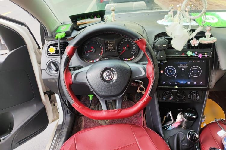 Used Volkswagen Polo 2016 1.4L Manual Fashion Model Steering Wheel