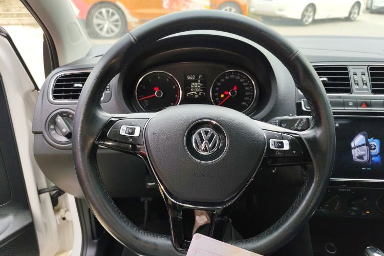 Used Volkswagen Polo 2016 1.6L Automatic Comfort Model Steering Wheel