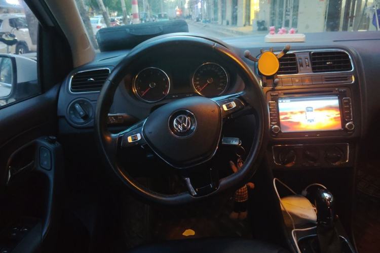 Used Volkswagen Polo 2016 1.6L Automatic Comfort Model Steering Wheel