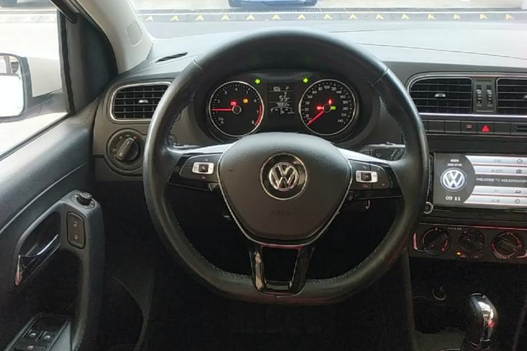 Used Volkswagen Polo 2016 1.6L Automatic Comfort Model Steering Wheel
