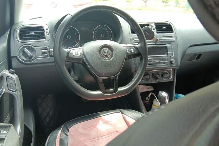 Used Volkswagen Polo 2016 1.6L Automatic Comfort Model Steering Wheel