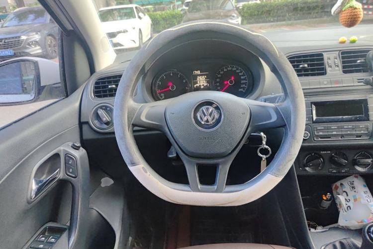 Used Volkswagen Polo 2016 1.4L Manual Fashion Model Steering Wheel