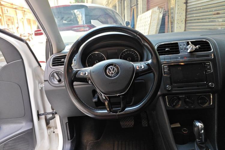 Used Volkswagen Polo 2016 1.6L Automatic Comfort Model Steering Wheel