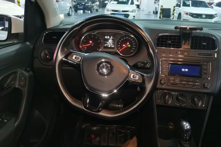 Used Volkswagen Polo 2016 1.6L Automatic Comfort Model Steering Wheel