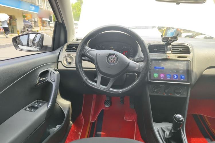 Used Volkswagen Polo 2016 1.4L Manual Fashion Model Steering Wheel