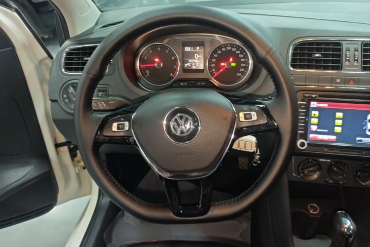 Used Volkswagen Polo 2016 1.6L Automatic Comfort Model Steering Wheel