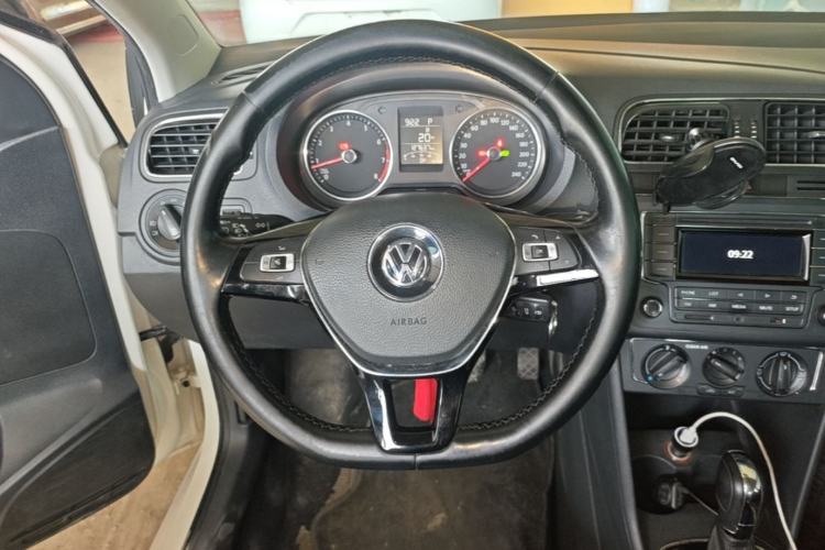 Used Volkswagen Polo 2016 1.6L Automatic Comfort Model Steering Wheel