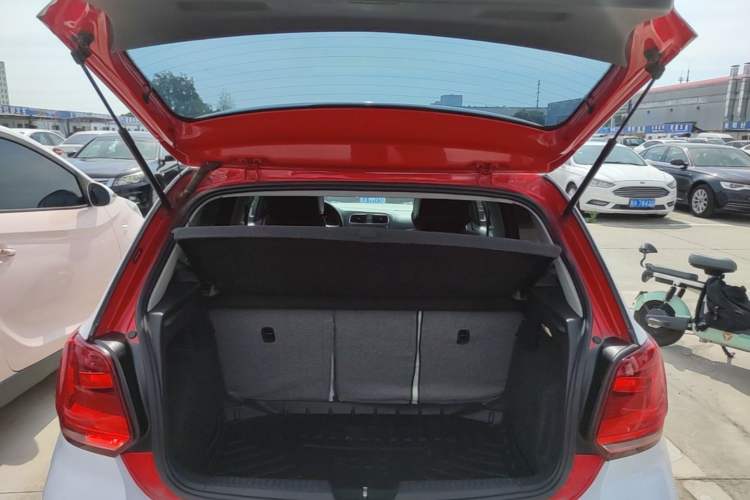 Used Volkswagen Polo 2016 1.6L Automatic Comfort Model Trunk
