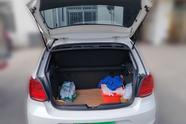 Used Volkswagen Polo 2016 1.4L Manual Fashion Model Trunk