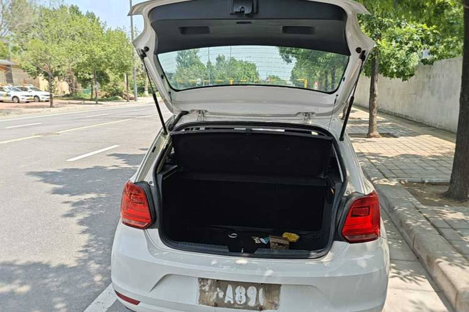 Used Volkswagen Polo 2016 1.4L Manual Fashion Model Trunk