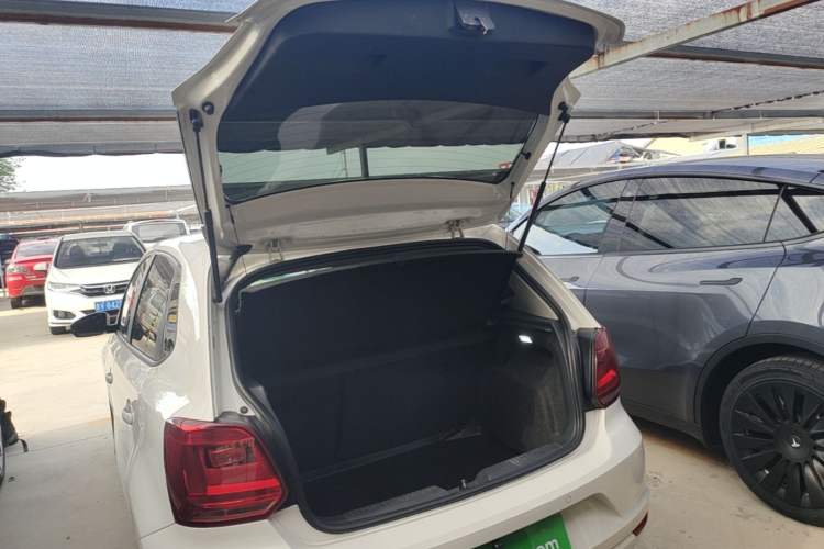 Used Volkswagen Polo 2016 1.6L Automatic Comfort Model Trunk