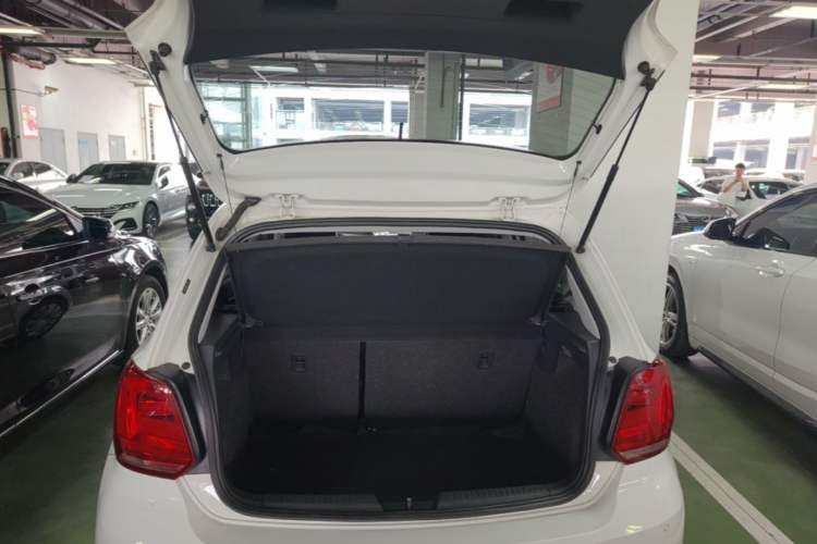Used Volkswagen Polo 2016 1.6L Automatic Comfort Model Trunk