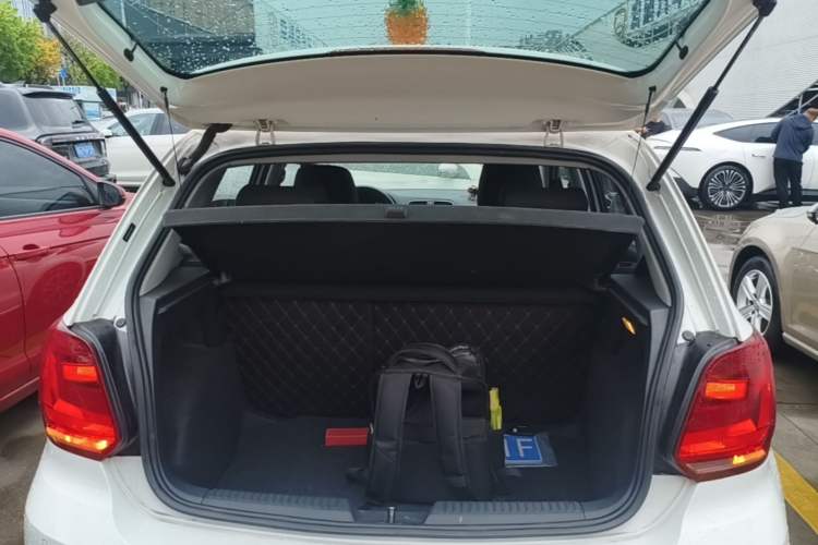 Used Volkswagen Polo 2016 1.6L Automatic Comfort Model Trunk