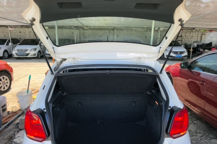 Used Volkswagen Polo 2016 1.4L Manual Fashion Model Trunk
