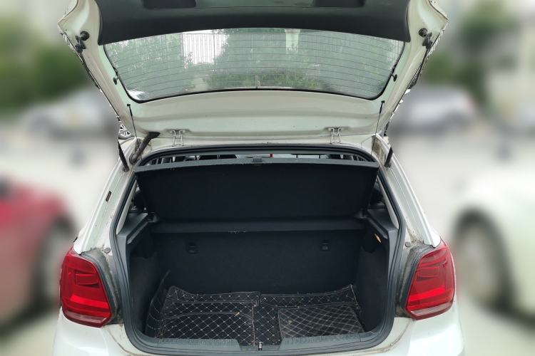 Used Volkswagen Polo 2016 1.4L Manual Fashion Model Trunk
