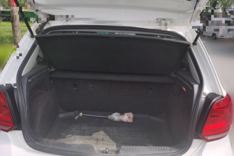 Used Volkswagen Polo 2016 1.4L Manual Fashion Model Trunk