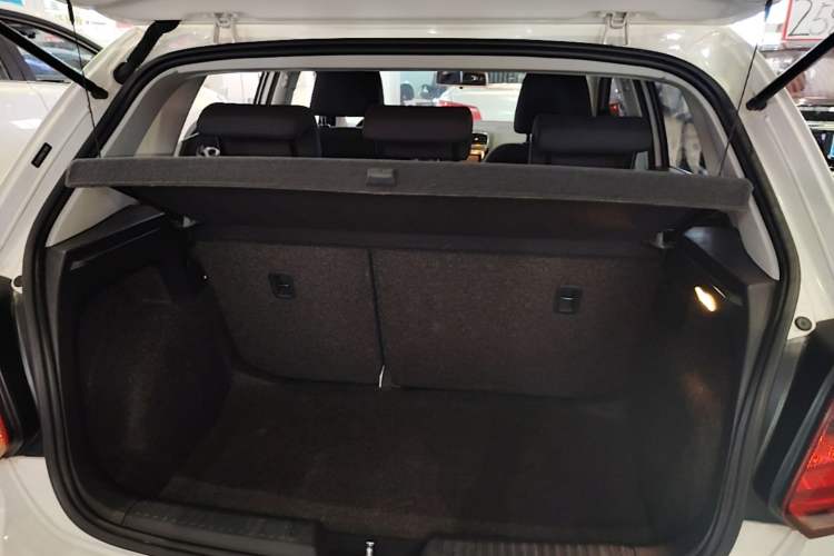 Used Volkswagen Polo 2016 1.6L Automatic Comfort Model Trunk