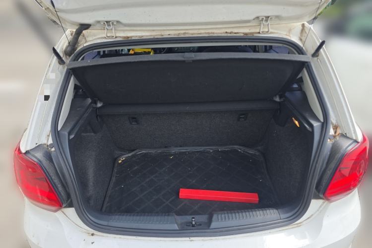 Used Volkswagen Polo 2016 1.4L Manual Fashion Model Trunk
