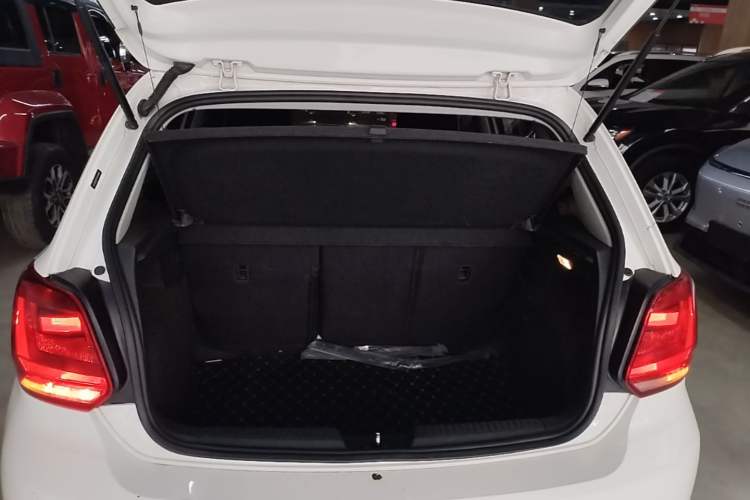 Used Volkswagen Polo 2016 1.6L Automatic Comfort Model Trunk