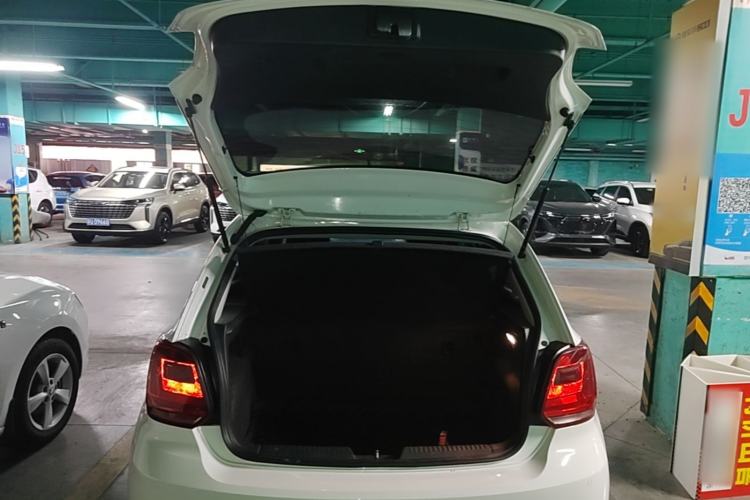Used Volkswagen Polo 2016 1.6L Automatic Comfort Model Trunk