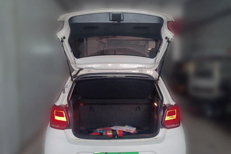 Used Volkswagen Polo 2016 1.4L Manual Fashion Model Trunk