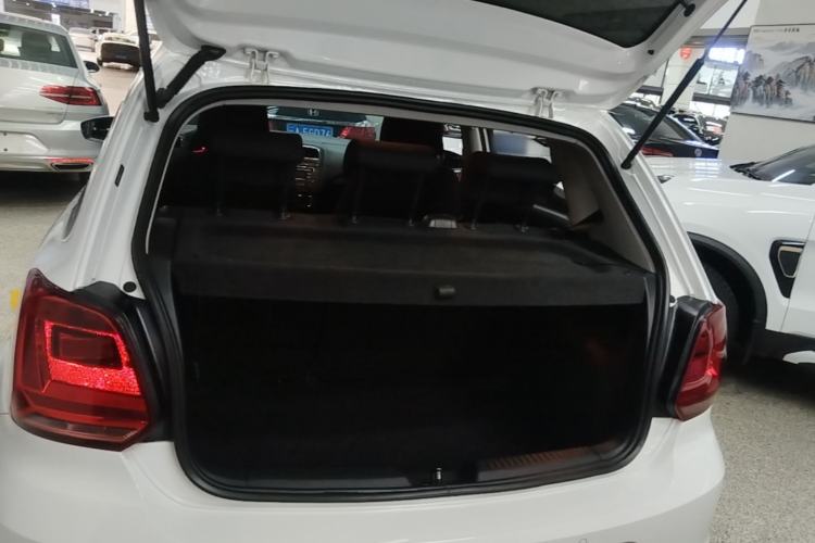 Used Volkswagen Polo 2016 1.6L Automatic Comfort Model Trunk