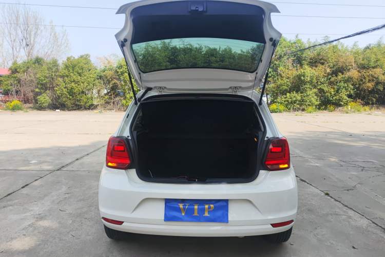 Used Volkswagen Polo 2016 1.4L Manual Fashion Model Trunk