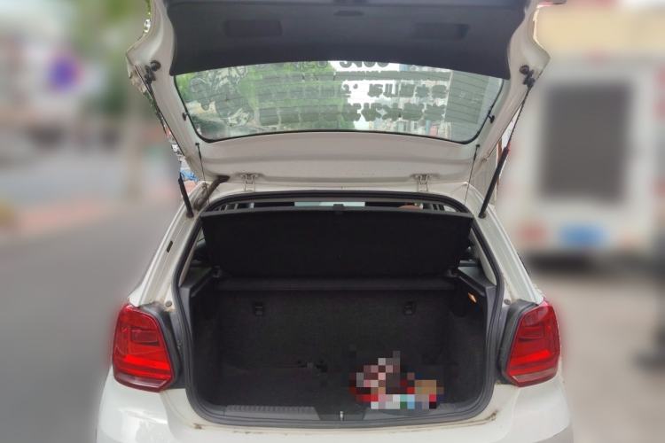 Used Volkswagen Polo 2016 1.4L Manual Fashion Model Trunk