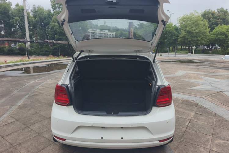 Used Volkswagen Polo 2016 1.4L Manual Fashion Model Trunk