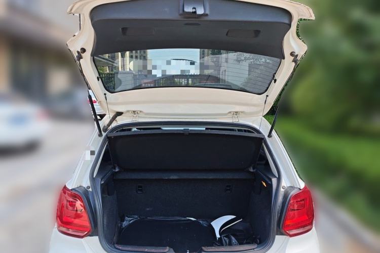 Used Volkswagen Polo 2016 1.4L Manual Fashion Model Trunk