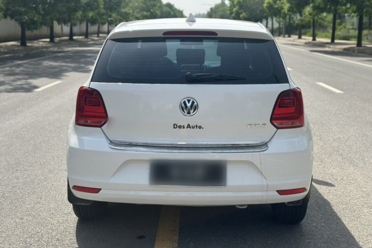 Used Volkswagen Polo 2016 1.4L Manual Fashion Model Trunk