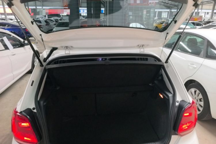 Used Volkswagen Polo 2016 1.6L Automatic Comfort Model Trunk