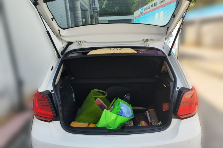 Used Volkswagen Polo 2016 1.4L Manual Fashion Model Trunk