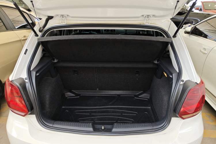 Used Volkswagen Polo 2016 1.6L Automatic Comfort Model Trunk