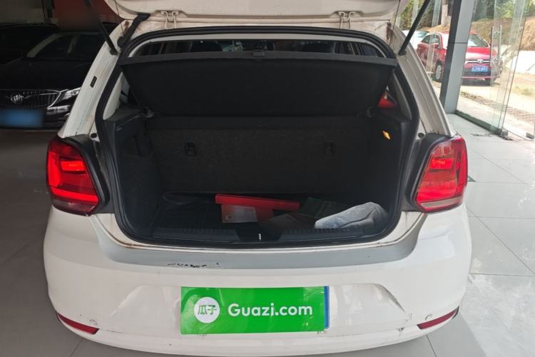 Used Volkswagen Polo 2016 1.4L Manual Fashion Model Trunk
