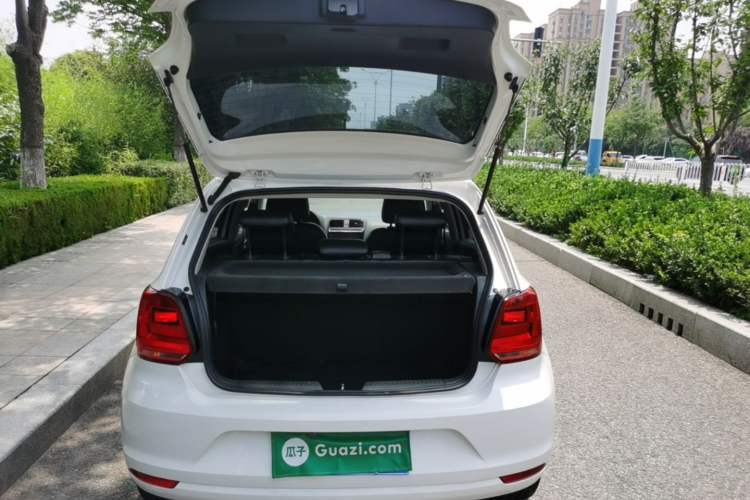 Used Volkswagen Polo 2016 1.4L Manual Fashion Model Trunk