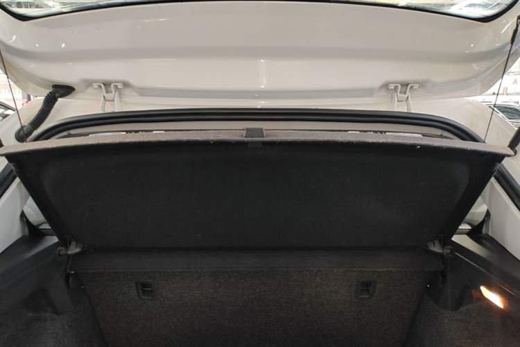 Used Volkswagen Polo 2016 1.4L Manual Fashion Model Trunk