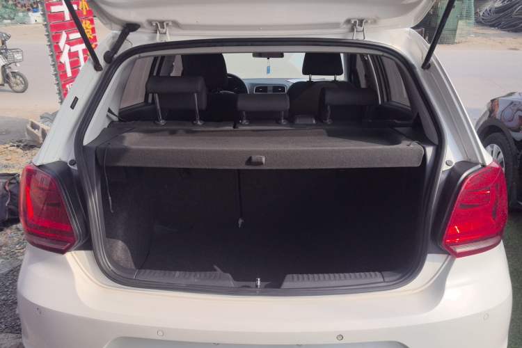 Used Volkswagen Polo 2016 1.6L Automatic Comfort Model Trunk