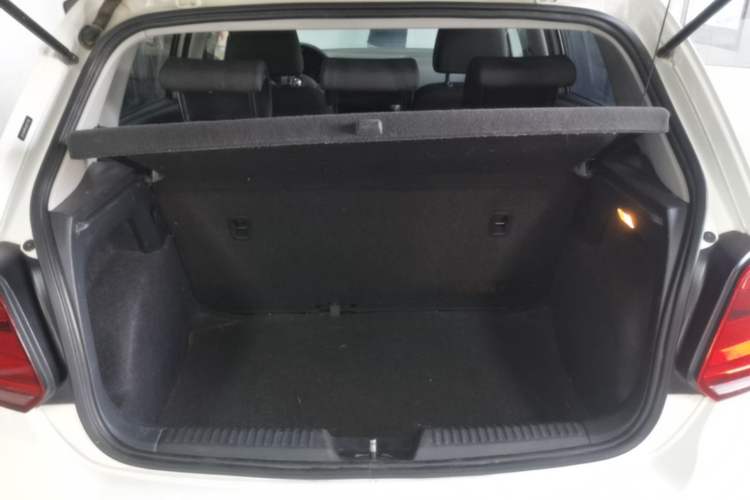 Used Volkswagen Polo 2016 1.4L Manual Fashion Model Trunk