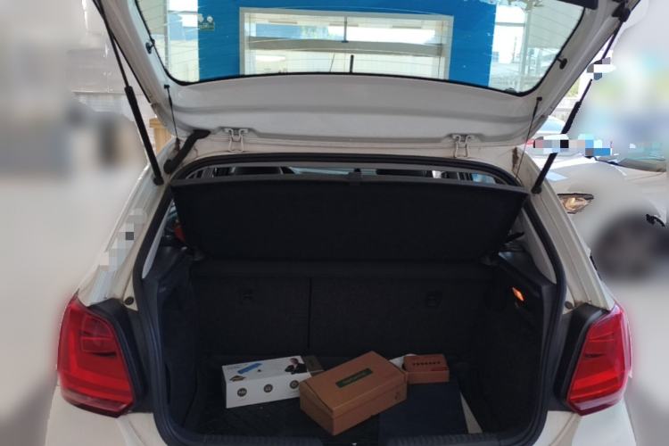 Used Volkswagen Polo 2016 1.6L Automatic Luxury Model Trunk