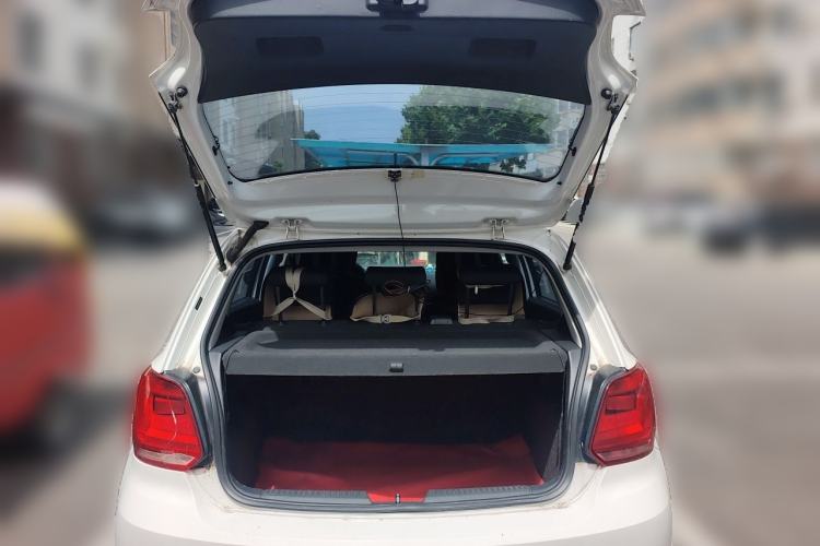 Used Volkswagen Polo 2016 1.4L Manual Fashion Model Trunk