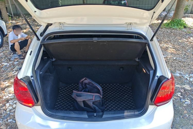 Used Volkswagen Polo 2016 1.4L Manual Fashion Model Trunk