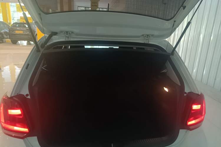 Used Volkswagen Polo 2016 1.6L Automatic Comfort Model Trunk
