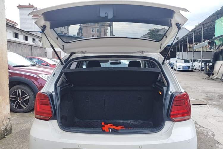 Used Volkswagen Polo 2016 1.6L Automatic Comfort Model Trunk