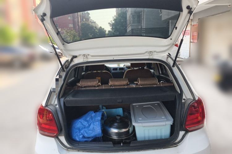 Used Volkswagen Polo 2016 1.4L Manual Fashion Model Trunk