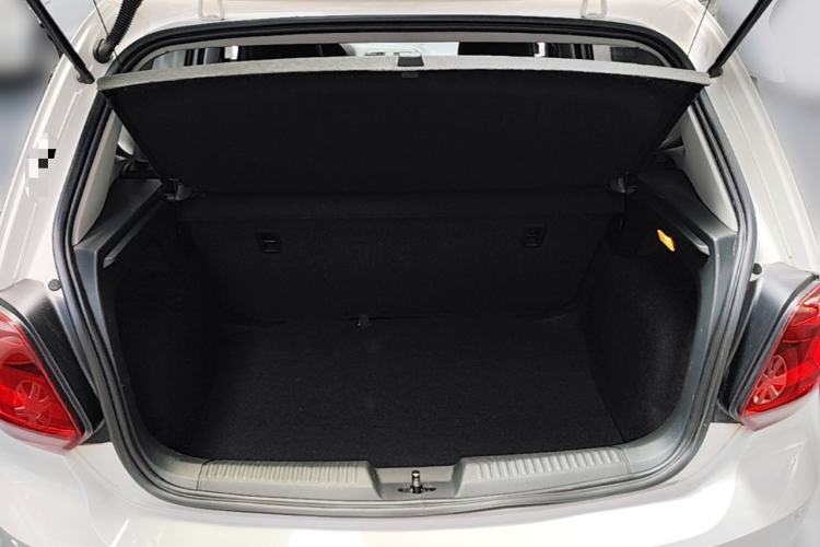 Used Volkswagen Polo 2016 1.4L Manual Fashion Model Trunk