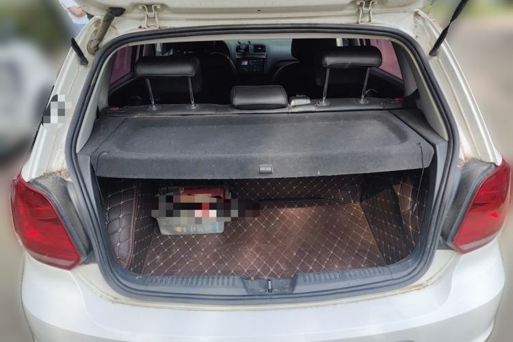 Used Volkswagen Polo 2016 1.4L Manual Fashion Model Trunk