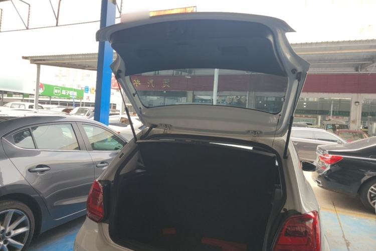 Used Volkswagen Polo 2016 1.6L Automatic Comfort Model Trunk