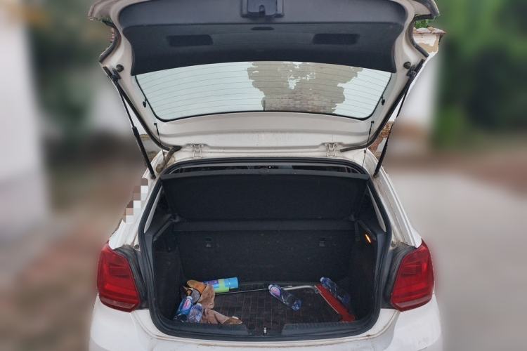 Used Volkswagen Polo 2016 1.4L Manual Fashion Model Trunk