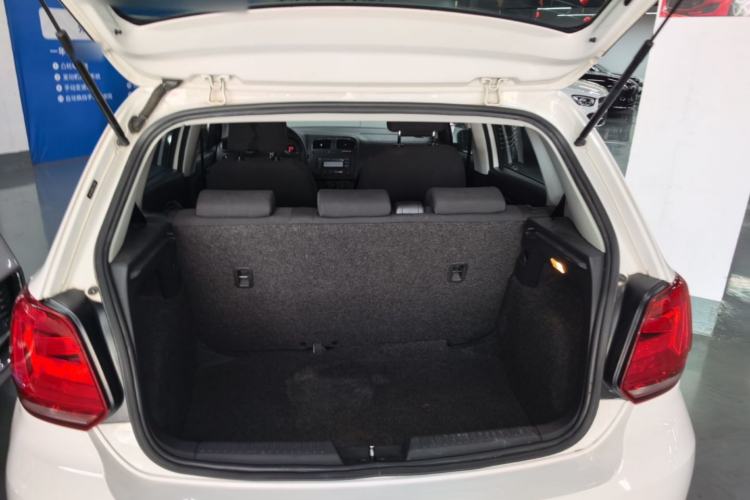Used Volkswagen Polo 2016 1.4L Manual Fashion Model Trunk